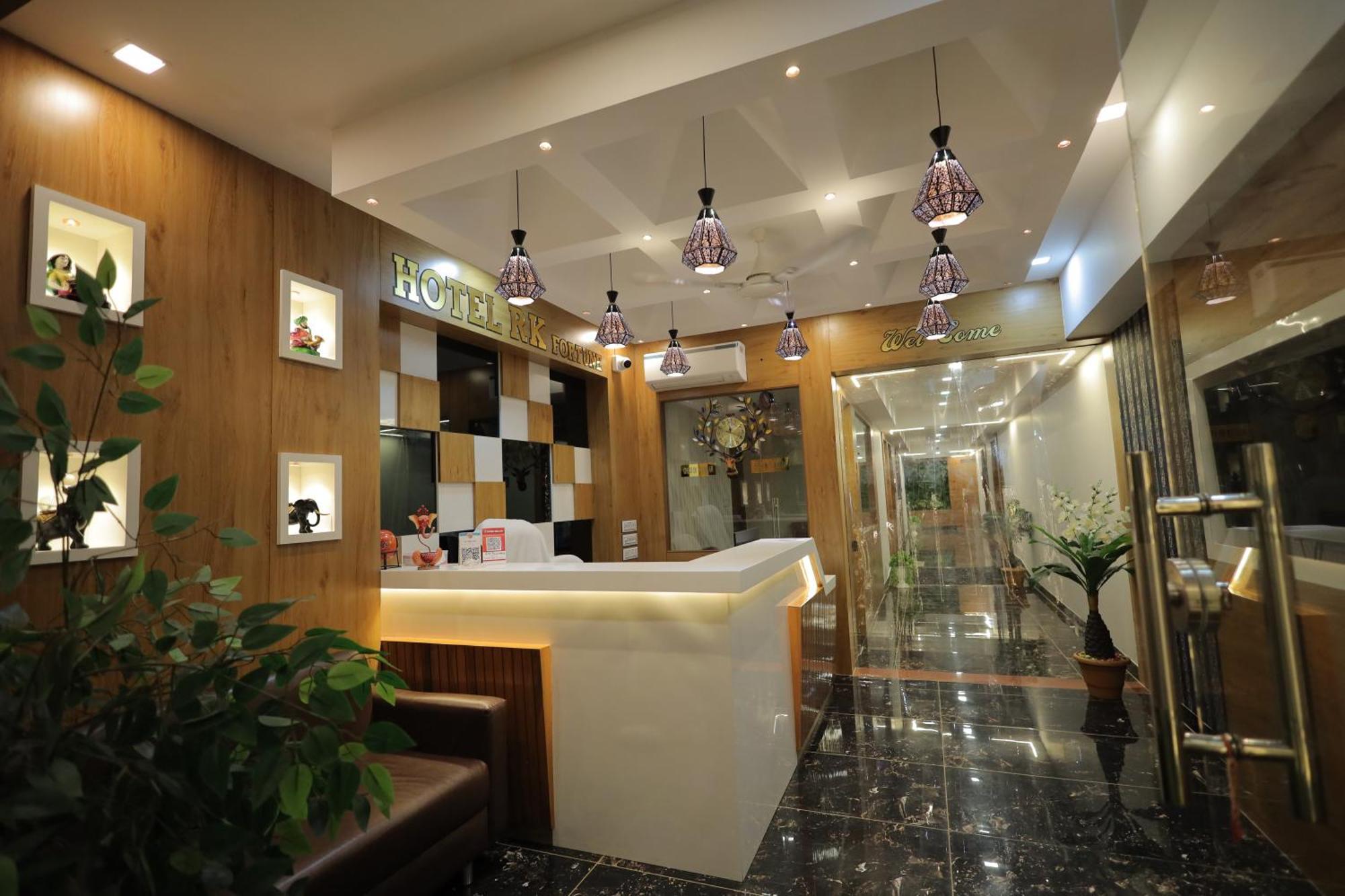 Hotel Rk Fortune أحمد أباد المظهر الخارجي الصورة
